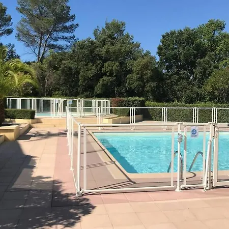 Joli T2 Golfs De Valescure, Jardin Privé, Piscine Et Tennis Dans La Résidence